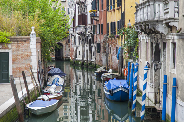 VENICE, ITALY - on MAY 1, 2015. Narrow street canal. Boats are moored near old houses - Fotoğraf, Görsel