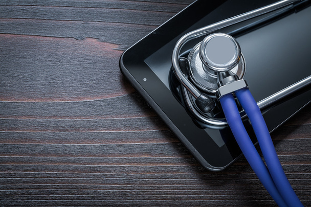 medizinisches Stethoskop und digitales Tablet - Foto, Bild