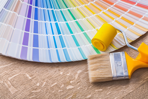 Paint brush, roller and color palette - Foto, afbeelding