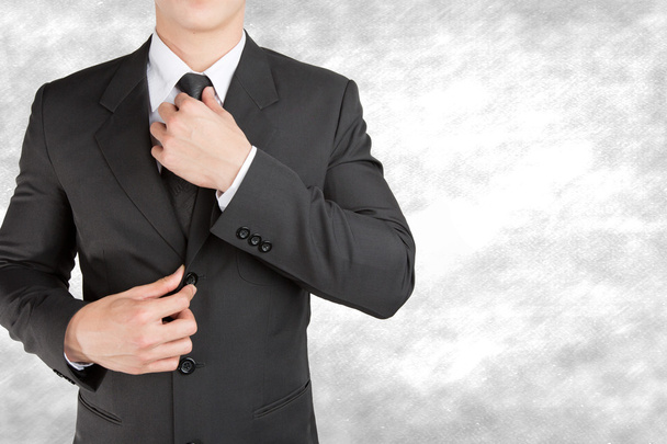 Καλά ντυμένος επιχειρηματίας looklike έξυπνων προσαρμογή του λαιμό γραβάτα  - Φωτογραφία, εικόνα