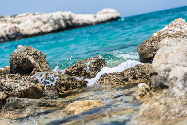 Crystal clear waters and sandstone rocks of the Mediterranean Se - 写真・画像
