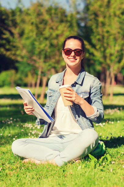 smiling young girl with notebook and coffee cup - Foto, Imagem