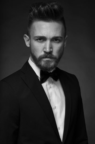 man with beard in a suit - Valokuva, kuva