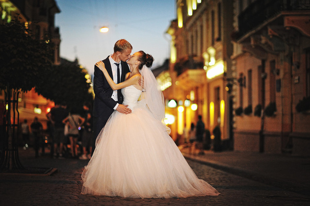 young wedding couple  on the evening city - Фото, изображение