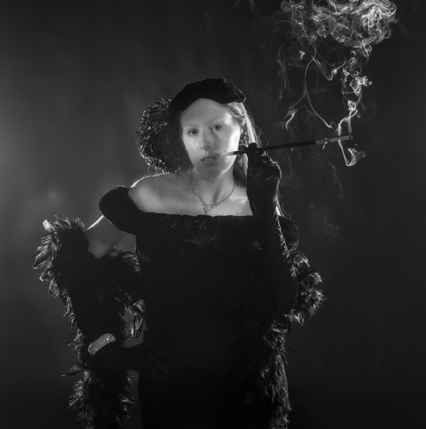 Glamorous 1940s Film Noir Woman Smoking Cigarette - Zdjęcie, obraz