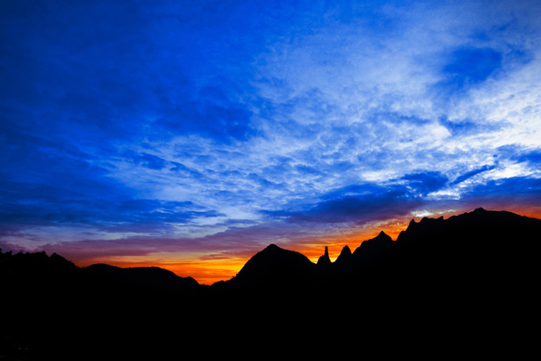 Puesta de sol en las montañas - Por do sol nas montanhas
 - Foto, Imagen