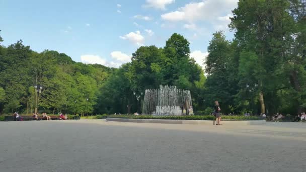 Szökőkút a Bernardine parkban - Felvétel, videó