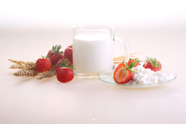 Strawberry, cottage cheese and milk in a transparent mug on a wh - Fotografie, Obrázek