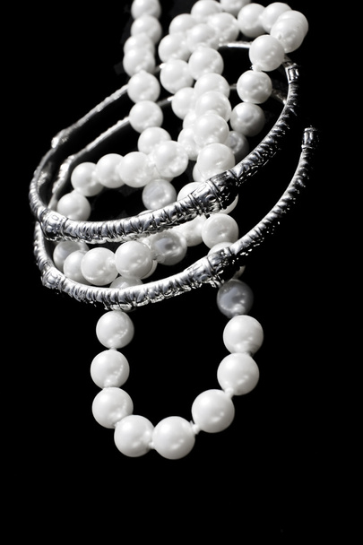 ブレスレットのファッション真珠のバンドル - 写真・画像