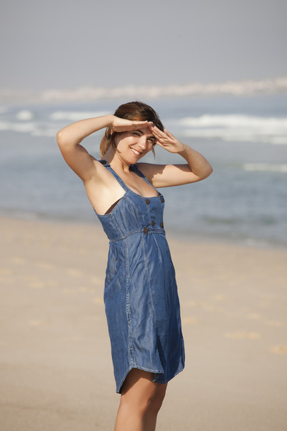 Girl on the beach - Foto, immagini