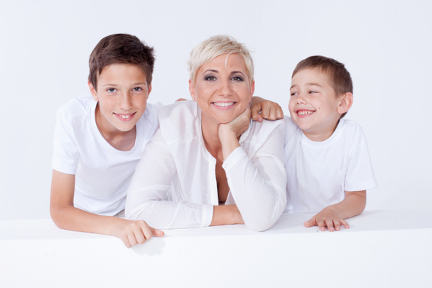 Семейный портрет, мать с сыновьями
. - Фото, изображение