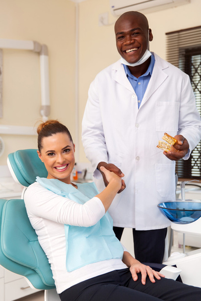 Dentist congratulate patient - 写真・画像