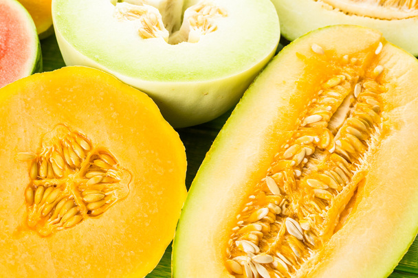 Verschiedene Bio-Melonen in Scheiben geschnitten - Foto, Bild