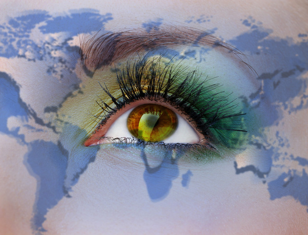 Лицо человека с нарисованной картой мира
 - Фото, изображение