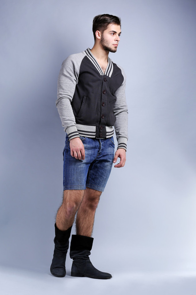 Man in casual style on gray background - Fotó, kép