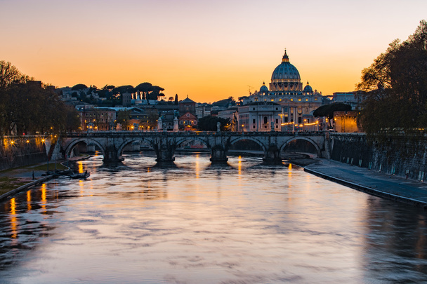 Twilight view of Rome at St. Peters cathedral in Italy - Φωτογραφία, εικόνα