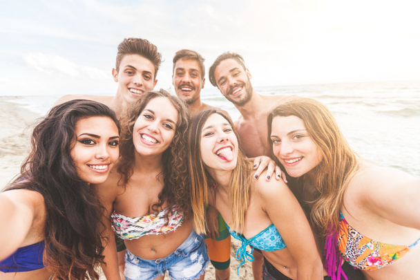 Multiracial group of friends taking selfie on the beach - Φωτογραφία, εικόνα