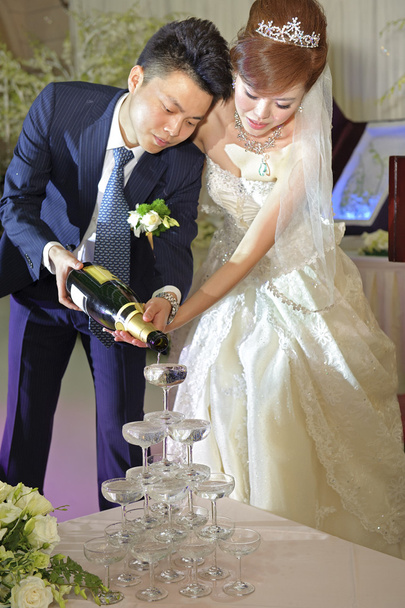 Una pareja joven el día de su boda
 - Foto, Imagen