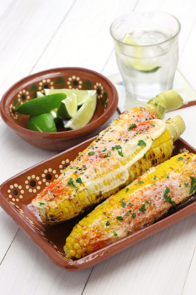 Mexikói grillezett kukorica, elote - Fotó, kép