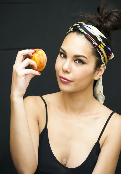 Beautiful  Woman With An Apple - Foto, afbeelding