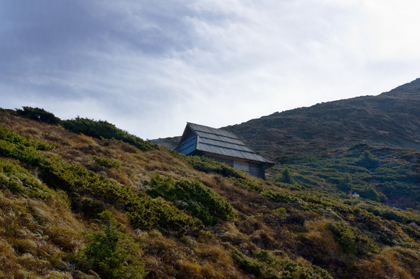 Casa rústica nas montanhas
 - Foto, Imagem