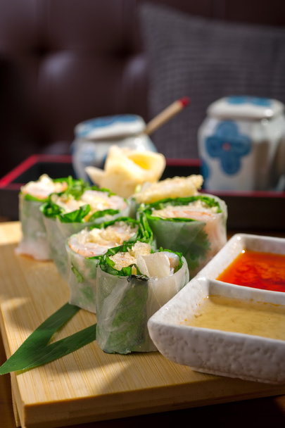 Auswahl frischer Sushi-Auswahl-Kombinationen  - Foto, Bild