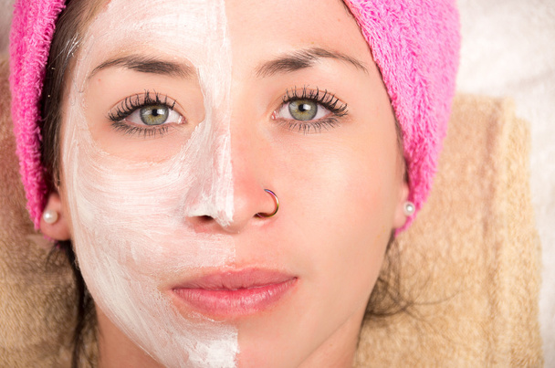 Mujer tratamiento facial
 - Foto, Imagen