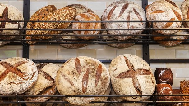 bread on the shelves - Fotografie, Obrázek