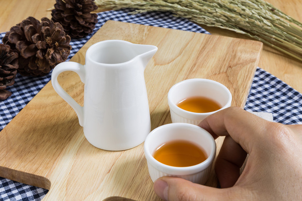 Prendre tasse de thé sur fond de texture de bois
 - Photo, image