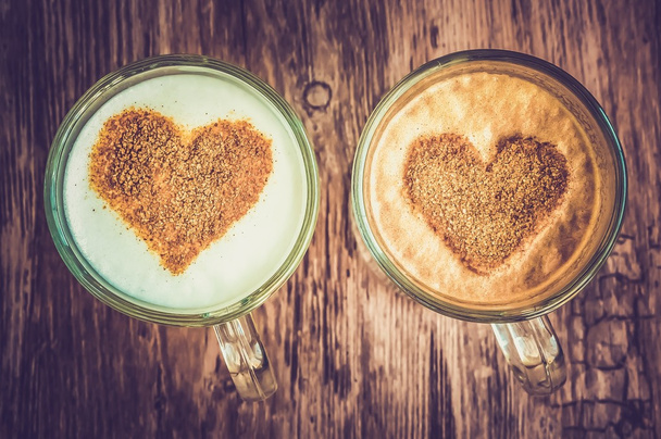 Кофейные чашки с сердцем - ретро и винтажный стиль
 - Фото, изображение