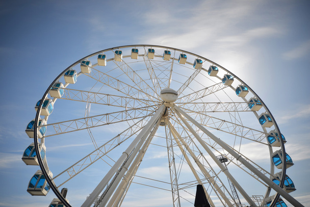 Ferris wheel under blue dramatic skies - Fotoğraf, Görsel
