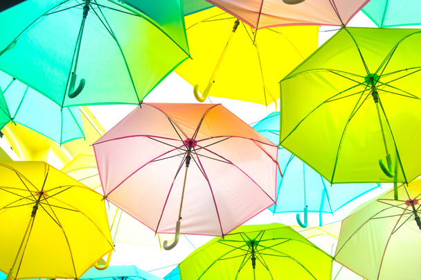 spousta barevných deštníků - Fotografie, Obrázek