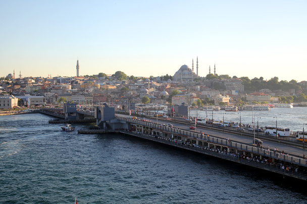 Výhled z mostu Galata. Pohled Zlatý roh. Večerní Istanbul. Turecko. 2015 - skladem obrázek - Fotografie, Obrázek