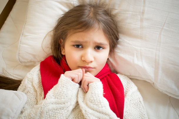 portrait of little sad girl with flu lying in bed - Fotoğraf, Görsel