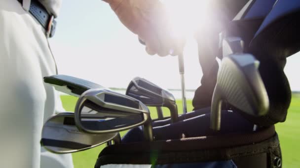 jugador profesional de golf masculino
 - Metraje, vídeo