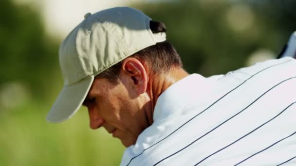 joueur de golf masculin jouant au golf
 - Séquence, vidéo