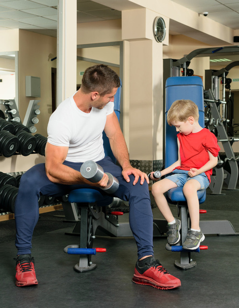 man and son in the gym - Φωτογραφία, εικόνα