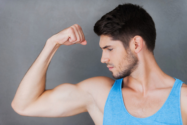 Confident young muscular man - 写真・画像