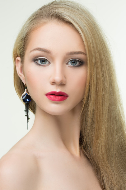 beautiful girl with red lips and earrings. fashion photo - Фото, изображение
