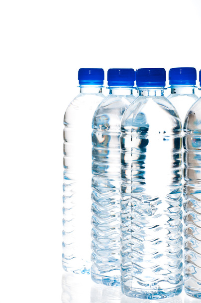 Bottiglie d'acqua isolate su bianco
 - Foto, immagini