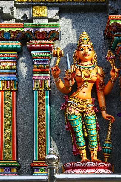 Escultura da deusa hindu no templo de Bangkok
 - Foto, Imagem