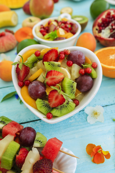 Terveellinen hedelmäsalaatti
 - Valokuva, kuva