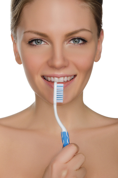 smiling woman with toothbrush in mouth - Foto, Imagen