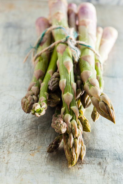 fresh asparagus stems - Фото, изображение