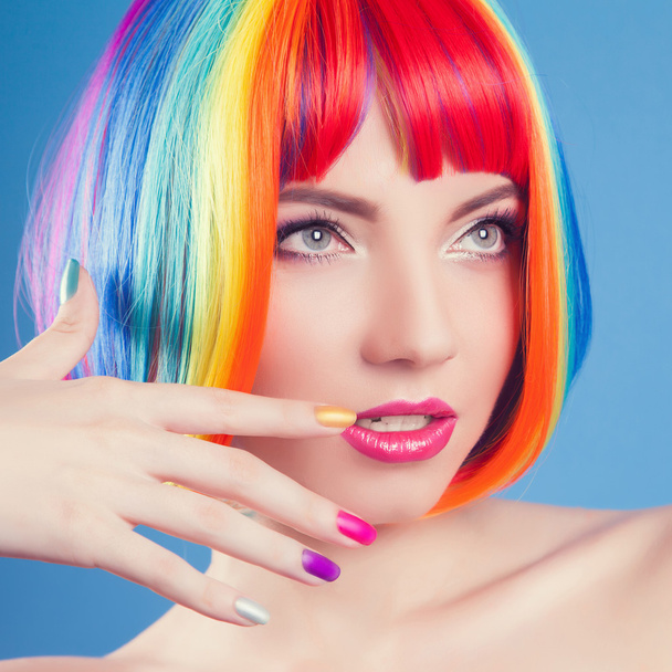 Woman wearing colorful wig - Foto, imagen