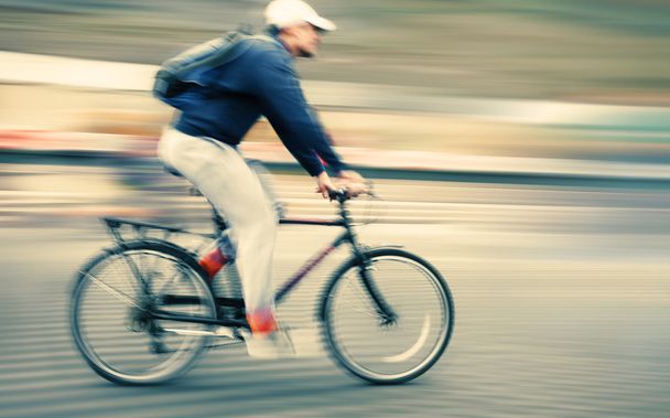 Image abstraite du cycliste sur la chaussée de la ville
. - Photo, image