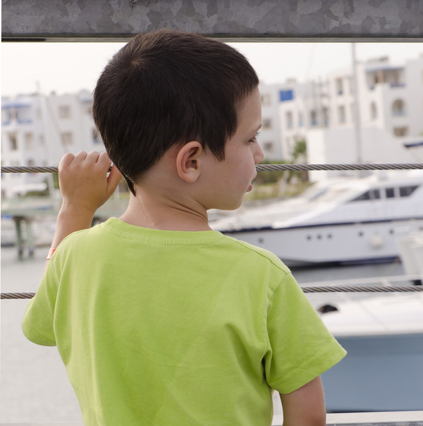 Child at port or marina - Φωτογραφία, εικόνα