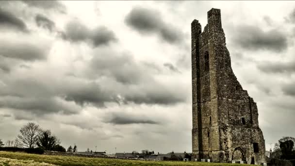 Oude ruïnes en wolken time lapse, Ierland - Video