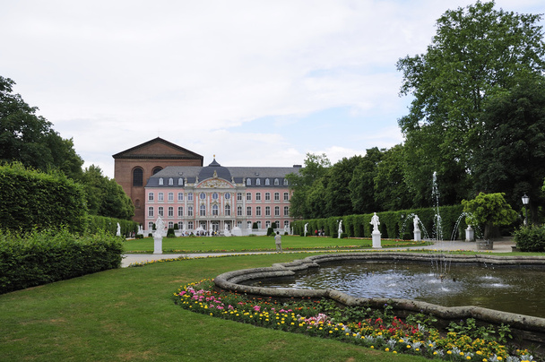 トリアー、ドイツの宮殿の庭 - 写真・画像
