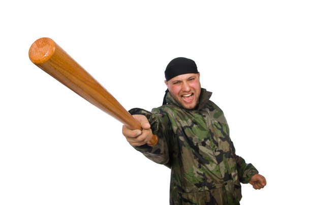 hombre en uniforme de soldado sosteniendo una paliza
 - Foto, imagen